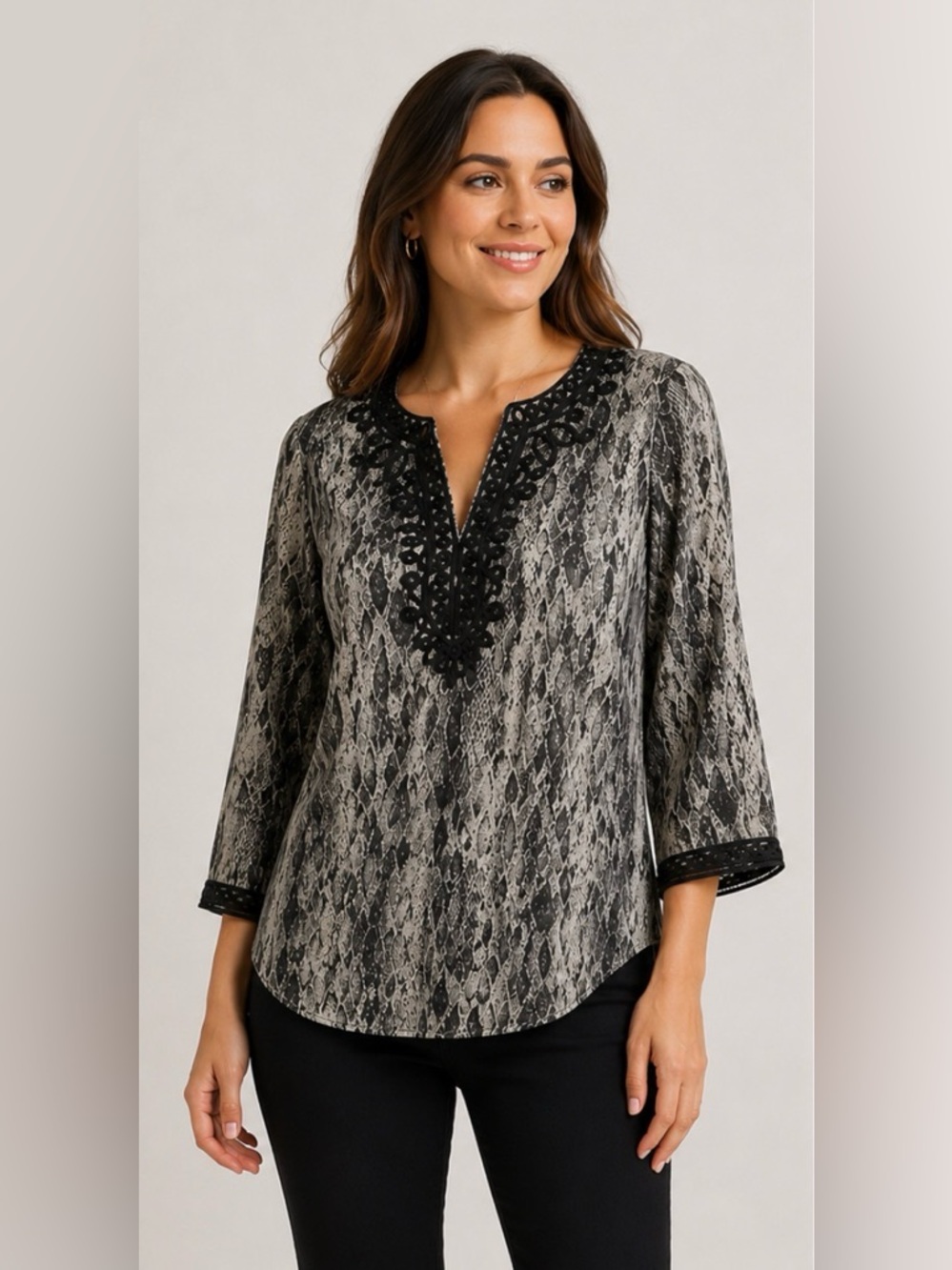 Jones New York Snake Print Blouse Light Silky Feel Embroidered Size Small